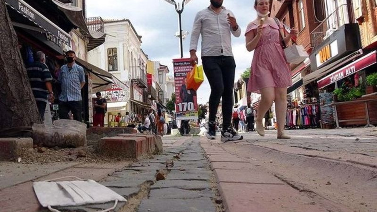 Sokağa atılan maskeler tehlike saçıyor: Uzman doktordan uyarılar