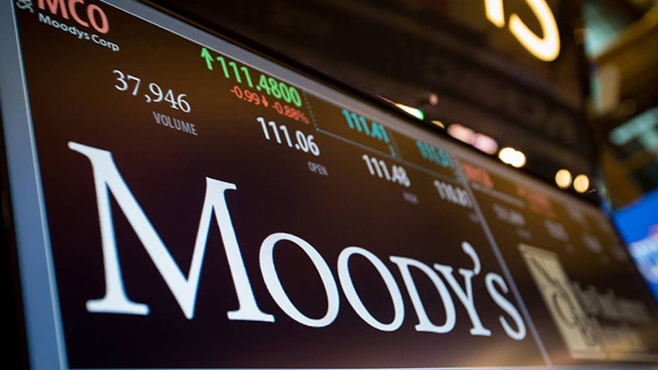 Moody's Türkiye'nin kredi notunu düşürdü