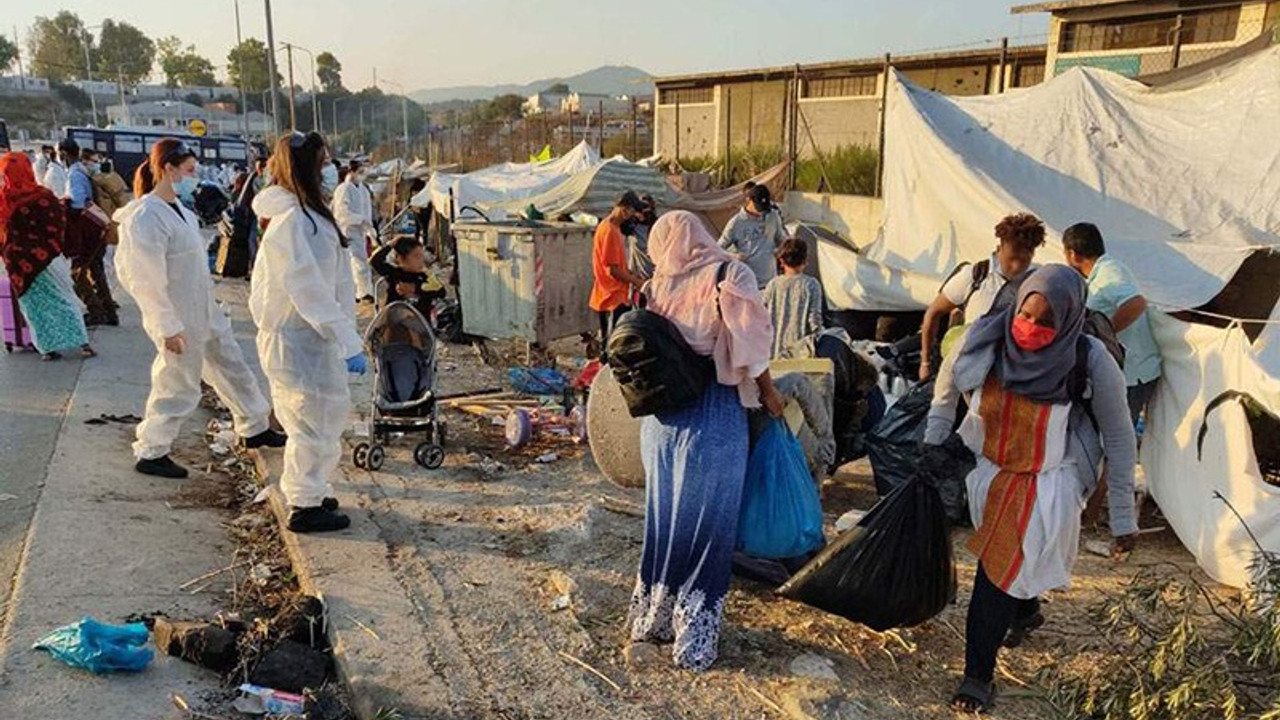 Moria'daki mülteciler geçici çadır kampına taşınıyor