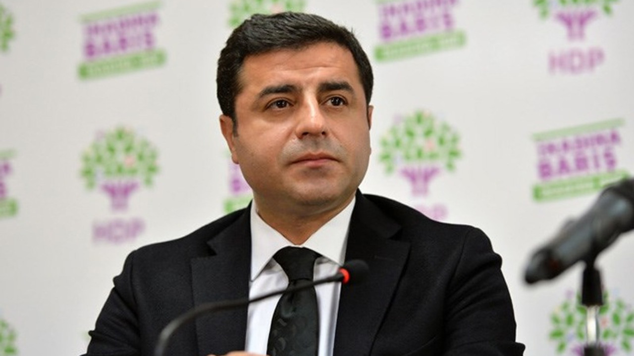 Demirtaş'tan savcılara: Elinize tutuşturulan hediye poşetleri sizi yargılanmaktan kurtaramayacak