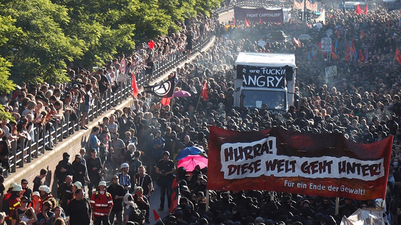 Liderlere 'Cehenneme Hoşgeldiniz' karşılaması