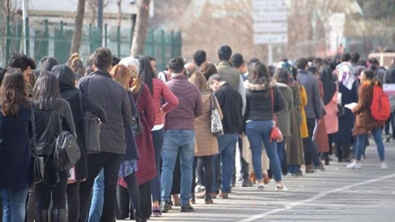 Binlerce genç işsizlikle boğuşurken, AKP’lilerin çocukları bakanlık ve TRT'de işe alınıyor