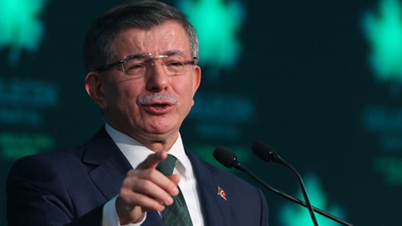 Davutoğlu: İstifa etmeseydim AK Parti bölünür ben de başbakan kalırdım