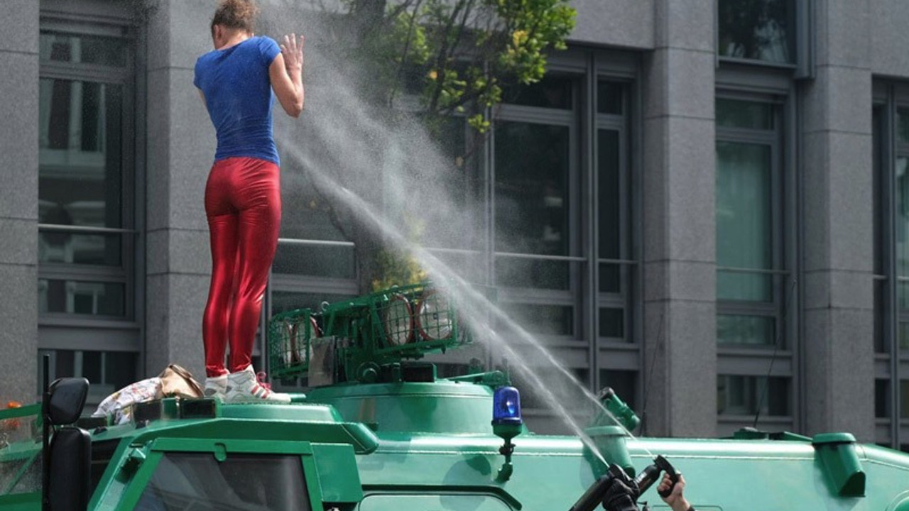 Bir tarafta protesto bir tarafta ıstakoz