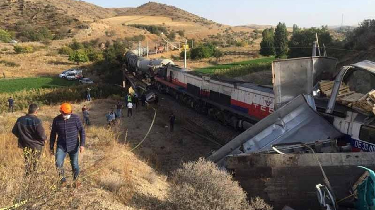 Yozgat'ta iki yük treni çarpıştı