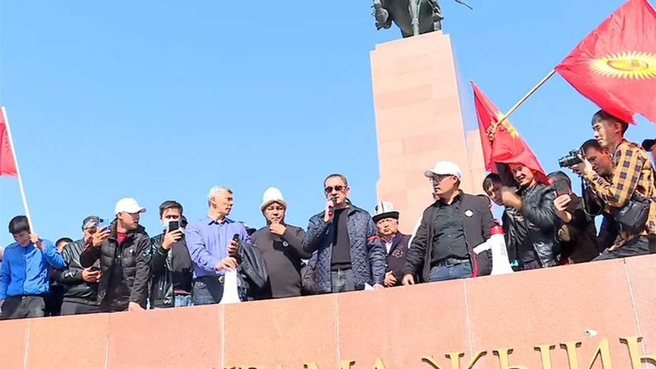 Kırgızistan'da başbakan ve kabine üyeleri görevden alındı