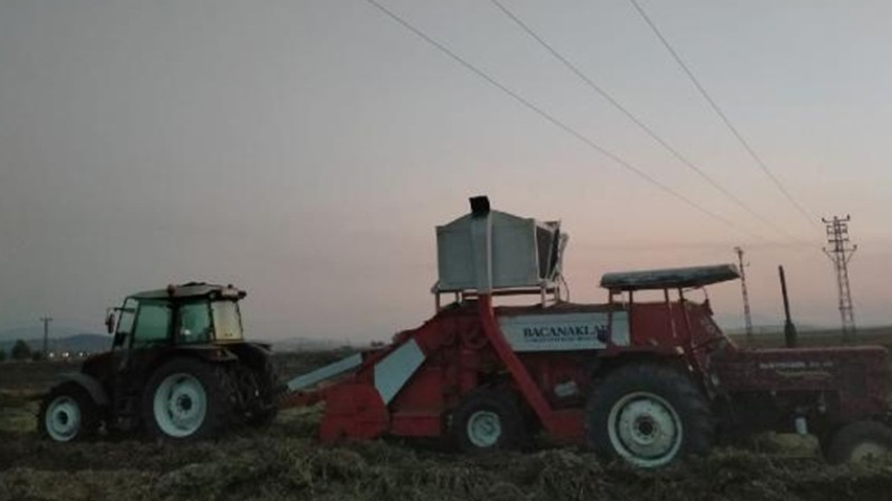 Yüksek gerilim hattının altından geçen traktör sürücüsü yaşamını yitirdi