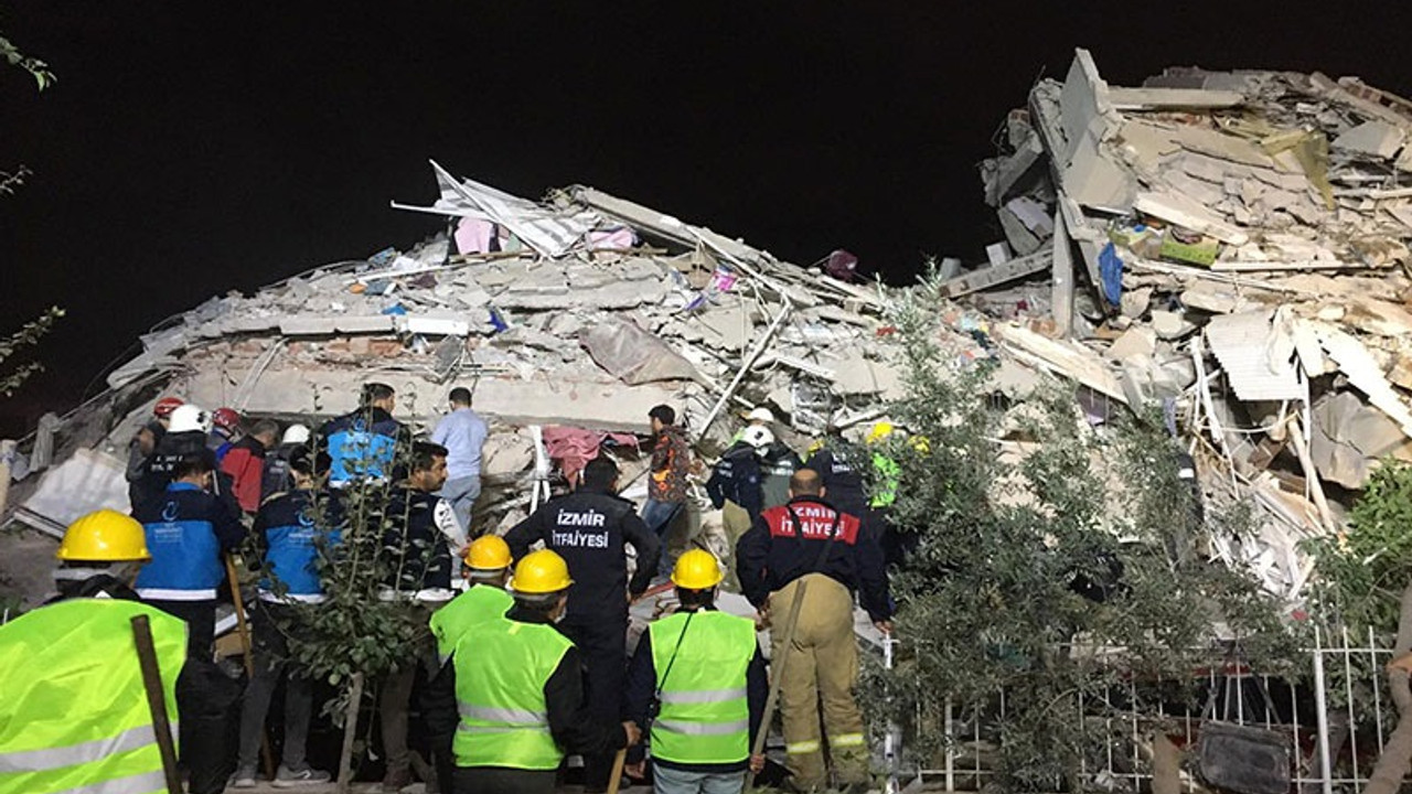 Eylemdeki Somalı işçiler deprem bölgesine geçip arama kurtarma çalışmasına katıldı