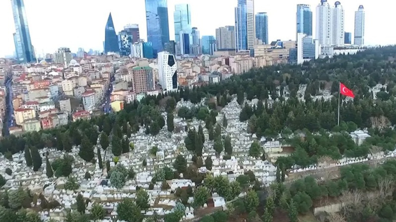 Boş alanın kalmadığı İstanbul'da mezarlıklar toplanma alanı olarak belirlendi