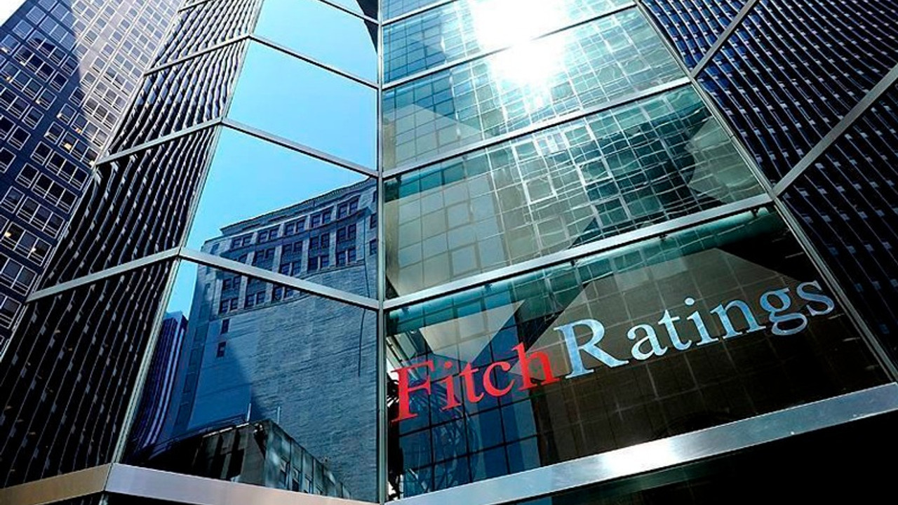 Fitch: Türkiye, Lira'yı güçlendirmek için yeterli çaba göstermiyor