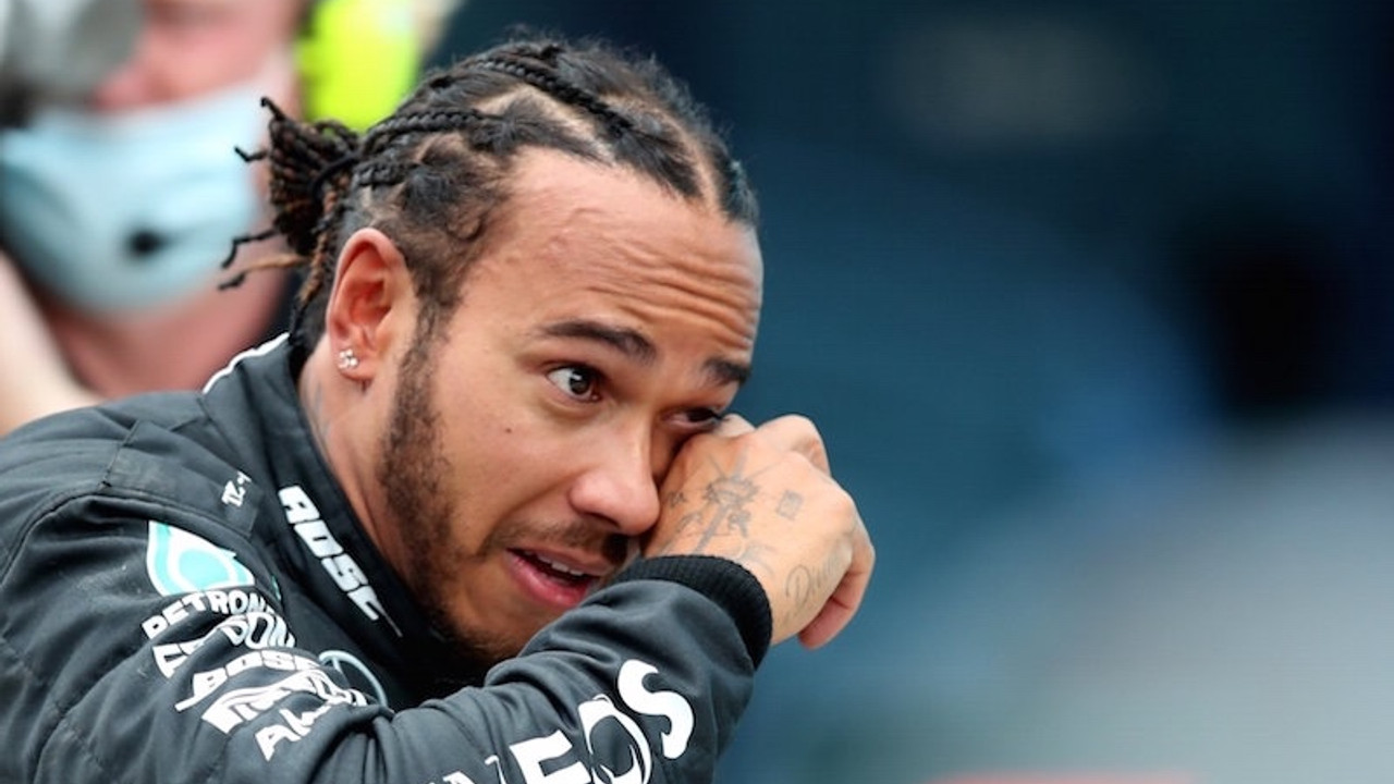 Lewis Hamilton, Schumacher'in rekorunu egale etti