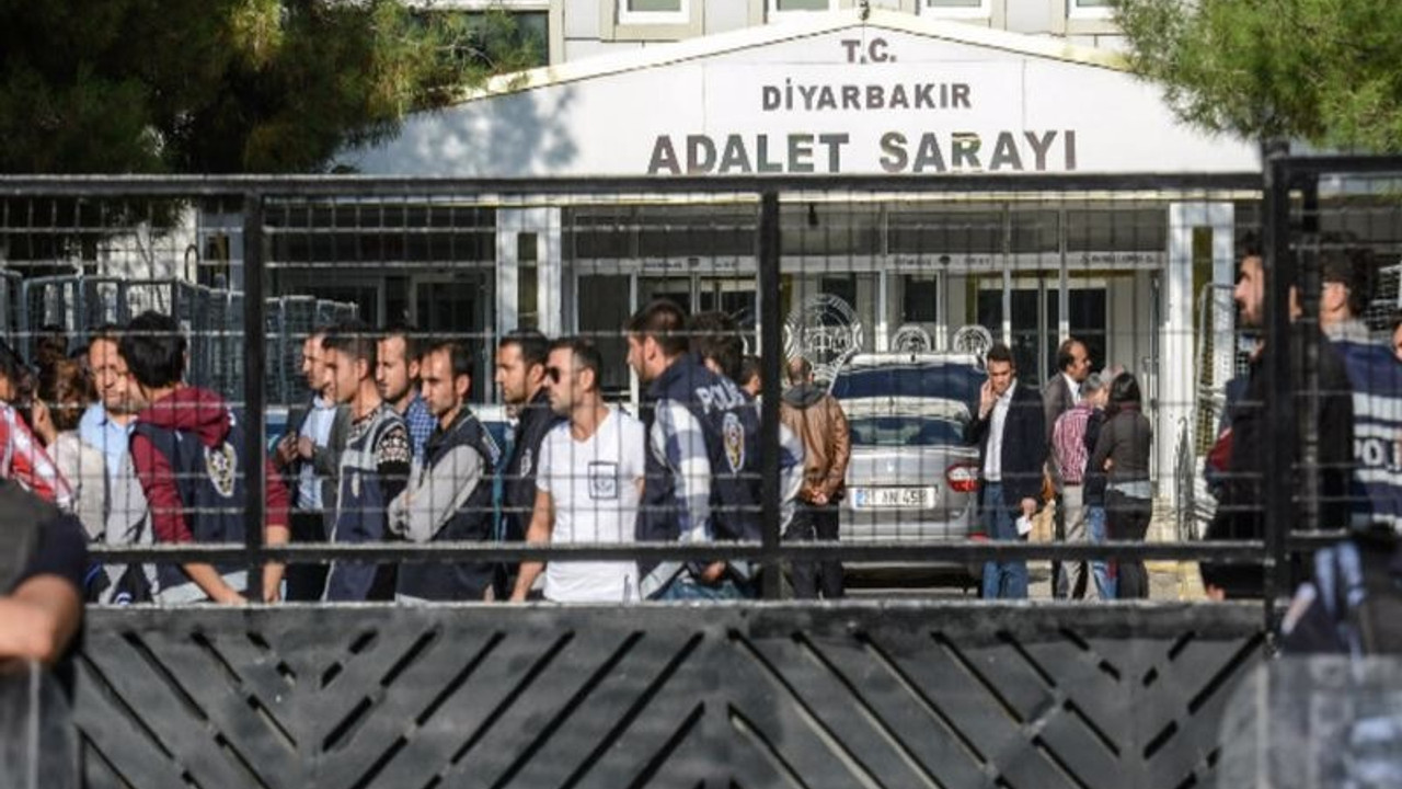 DTK operasyonu: Avukat, doktor, gazeteci, sendikacı ve siyasetçilerin de olduğu 101 gözaltı kararı