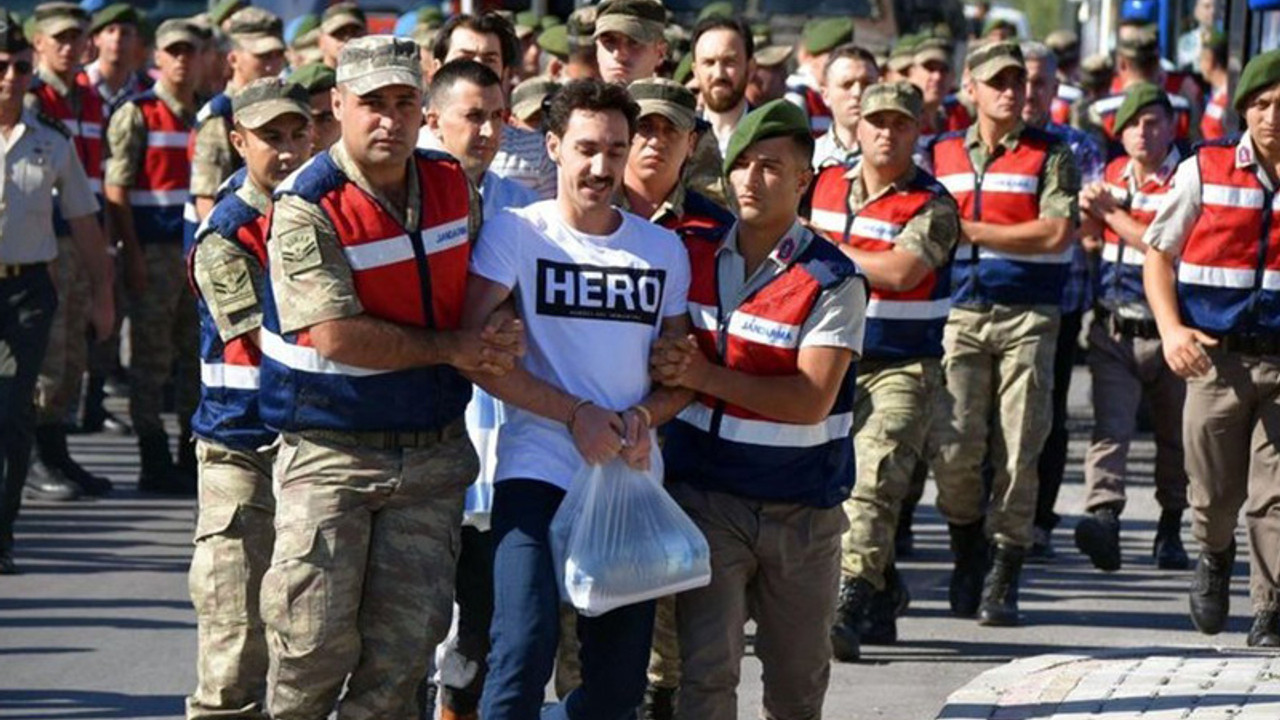 'Hero' tişörtüne soruşturma açıldı