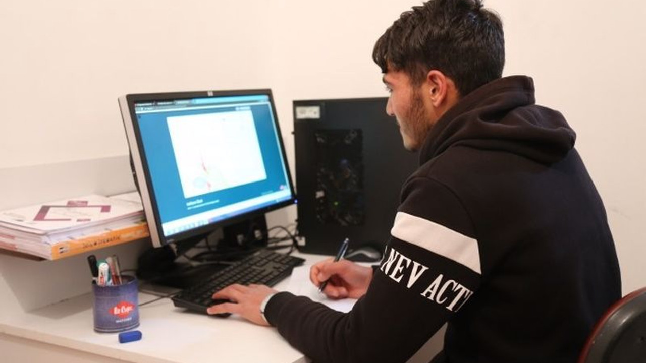 Bilgisayarı ve interneti olmayan çocuk, online eğitim için Erzurum’dan Ankara’ya geldi