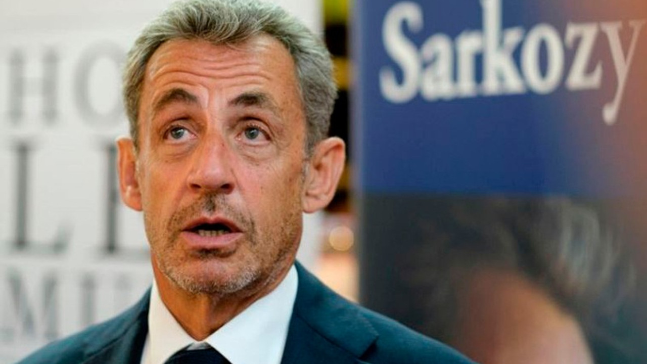 Fransa tarihinde bir ilk: Eski Cumhurbaşkanı Sarkozy, yolsuzluk suçlamasıyla mahkemede