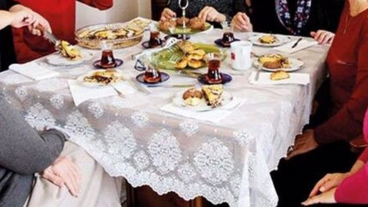 Mikrobiyoloji uzmanı doktor: Ev oturmaları ve çay partilerinden kaçının