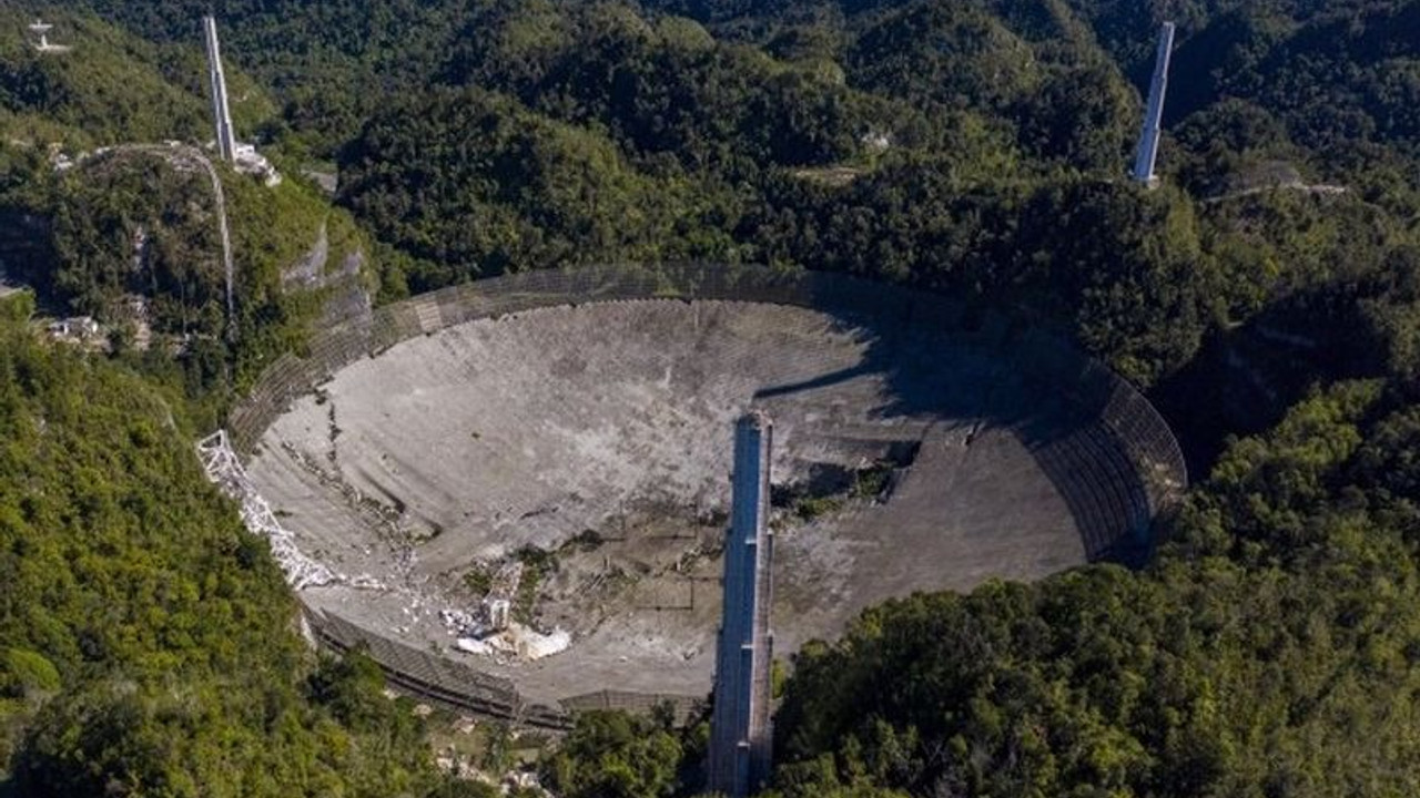 Dünyanın en büyük teleskoplarından biriydi: Tarihi Arecibo Gözlemevi çöktü