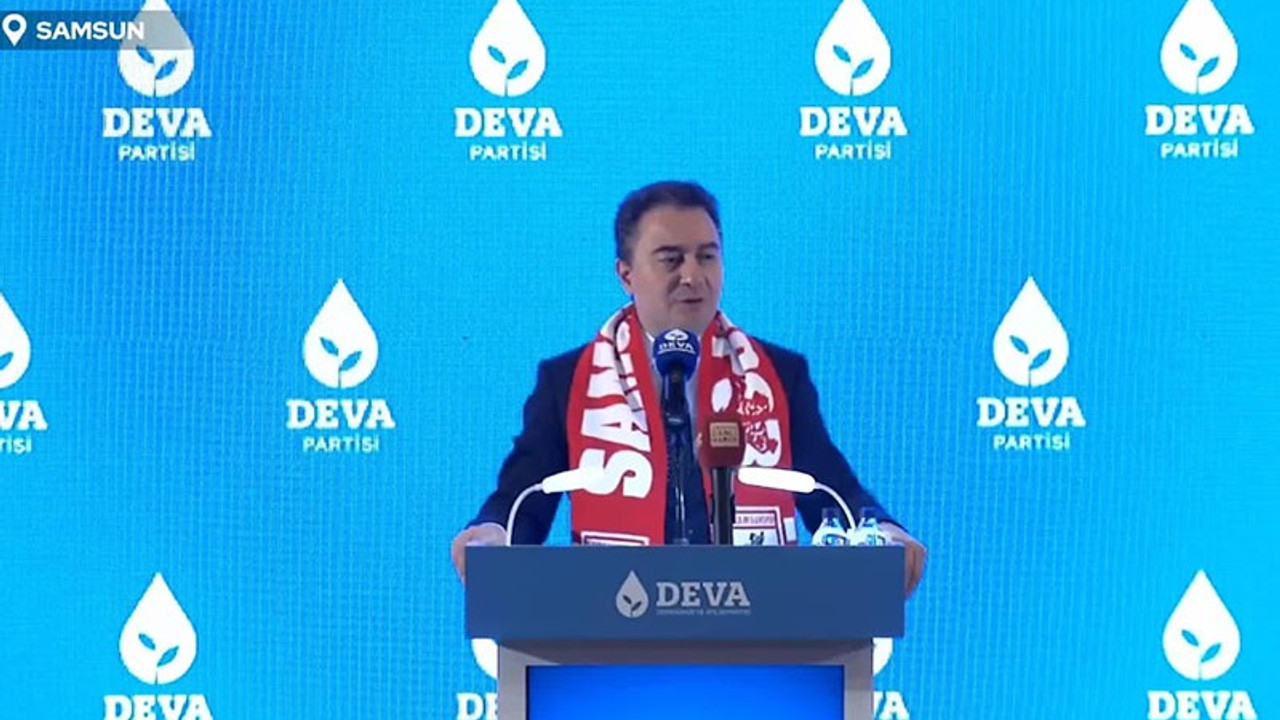 Babacan: Diplomasiyi rafa kaldırdıkları için sınırlar boyunca duvar çekiyorlar