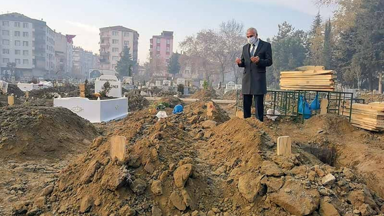 4 yakını koronadan ölen okul müdürü: Kimse sadece yaşlılar gidiyor diye rahat olmasın