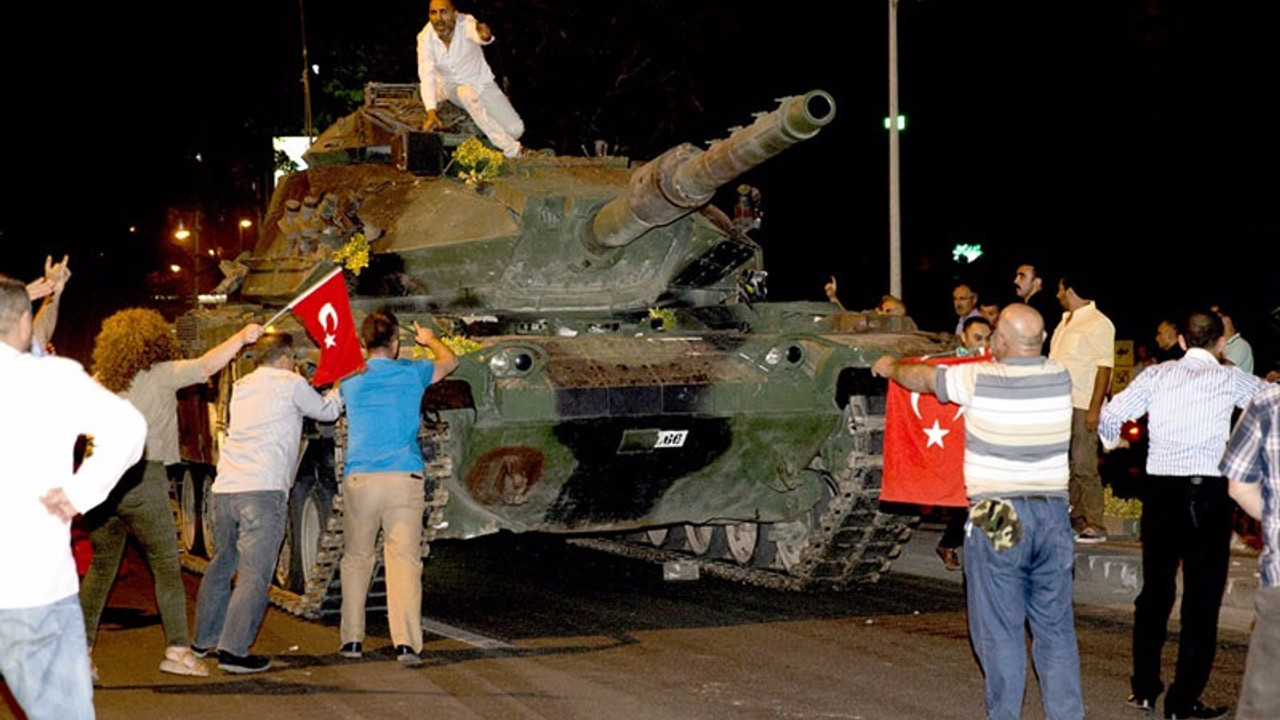 15 Temmuz: Gizem de sürüyor baskılar da