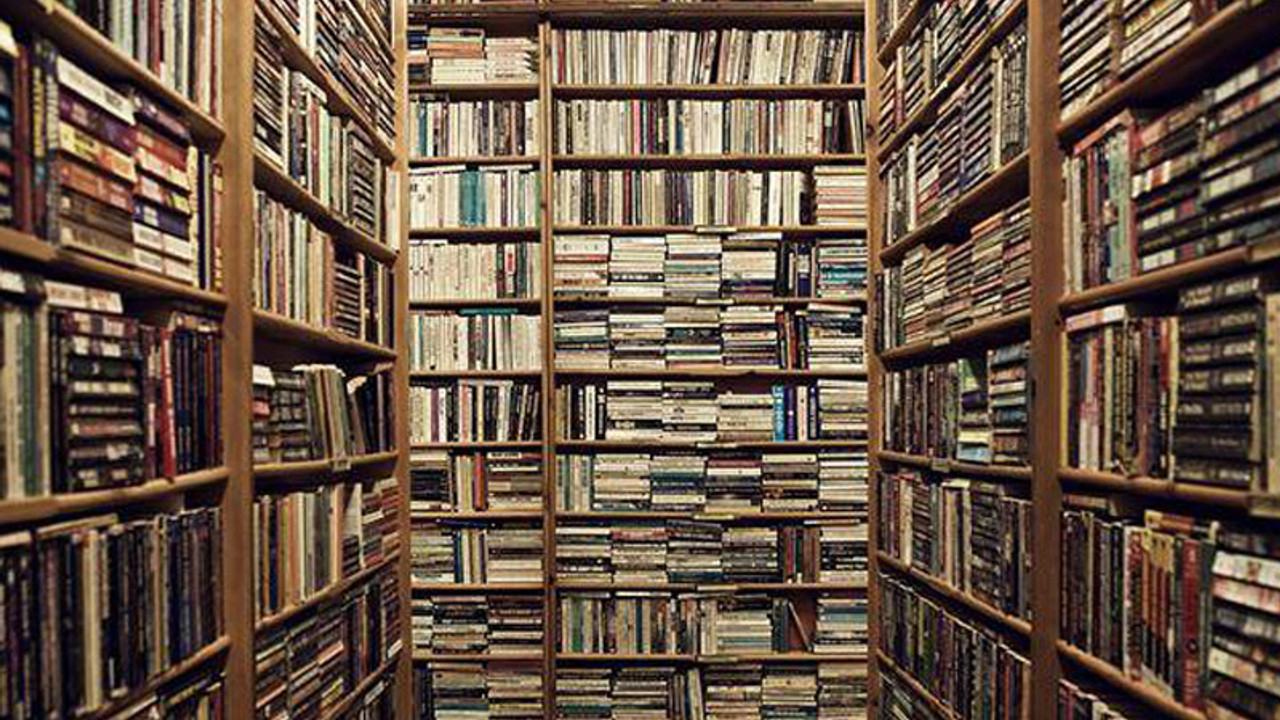 Kitap kurdu tornacı biriktirdiği kitaplarla sahaf açtı