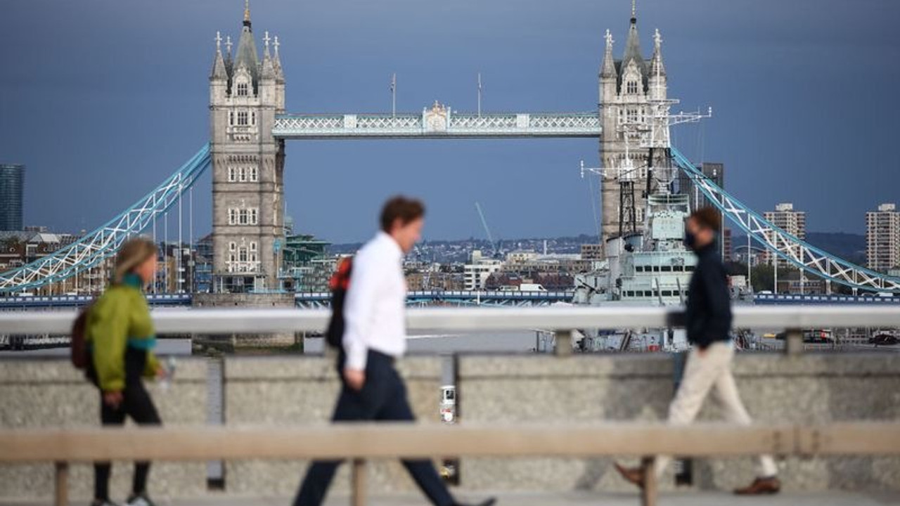 Londra'da en sıkı kısıtlamaların yer aldığı 3. aşama önlemler uygulanmaya başladı