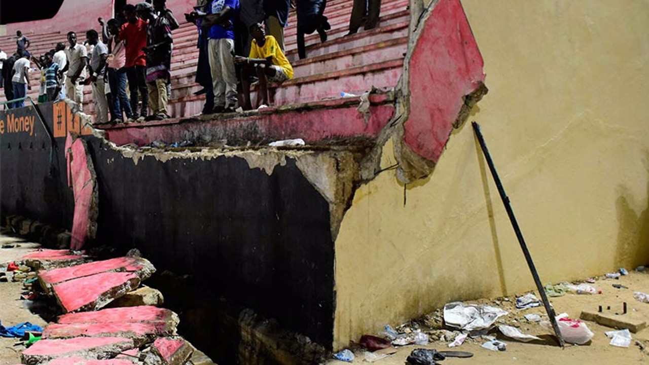 Senegal'de stadyum duvarı çöktü: 8 ölü