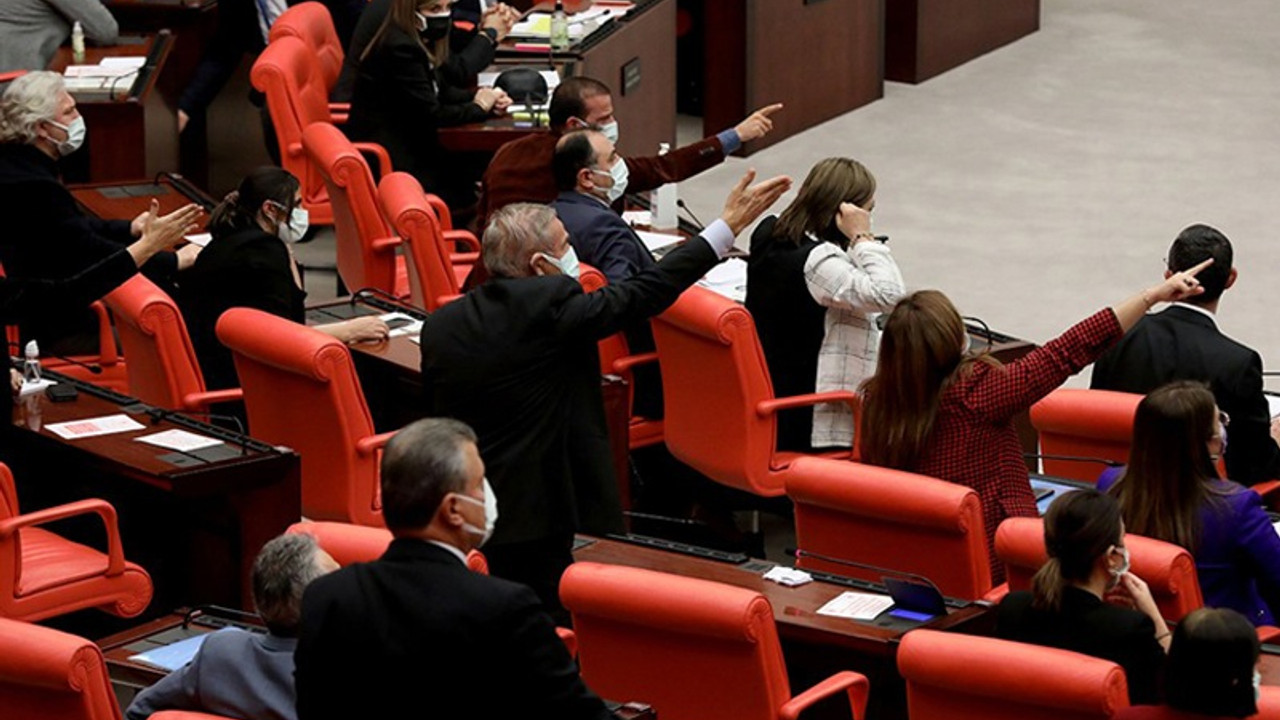 Meclis'te 'namussuz' tartışması: AKP'li Eyüp Özsoy'a uyarı cezası