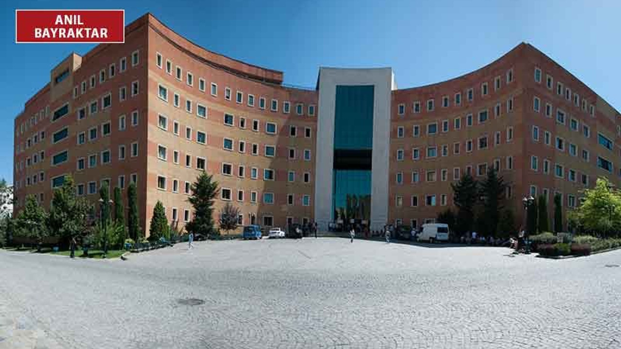 Yeditepe Üniversitesi öğrencileri yüz yüze yapılması planlanan sınavlara tepki gösterdi