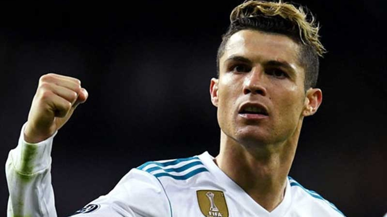 Cristiano Ronaldo, 21. yüzyılın en iyi futbolcusu ödülüne layık görüldü