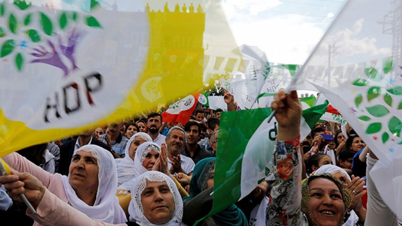 Guardian: Hükümet, HDP'nin başarısını geri almak için PKK ile barış görüşmelerinden çekildi