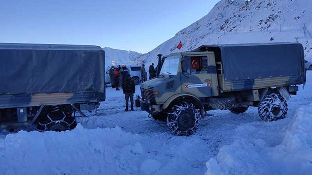 Hakkari'de çığ altında kalan ikinci askerin cansız bedenine ulaşıldı