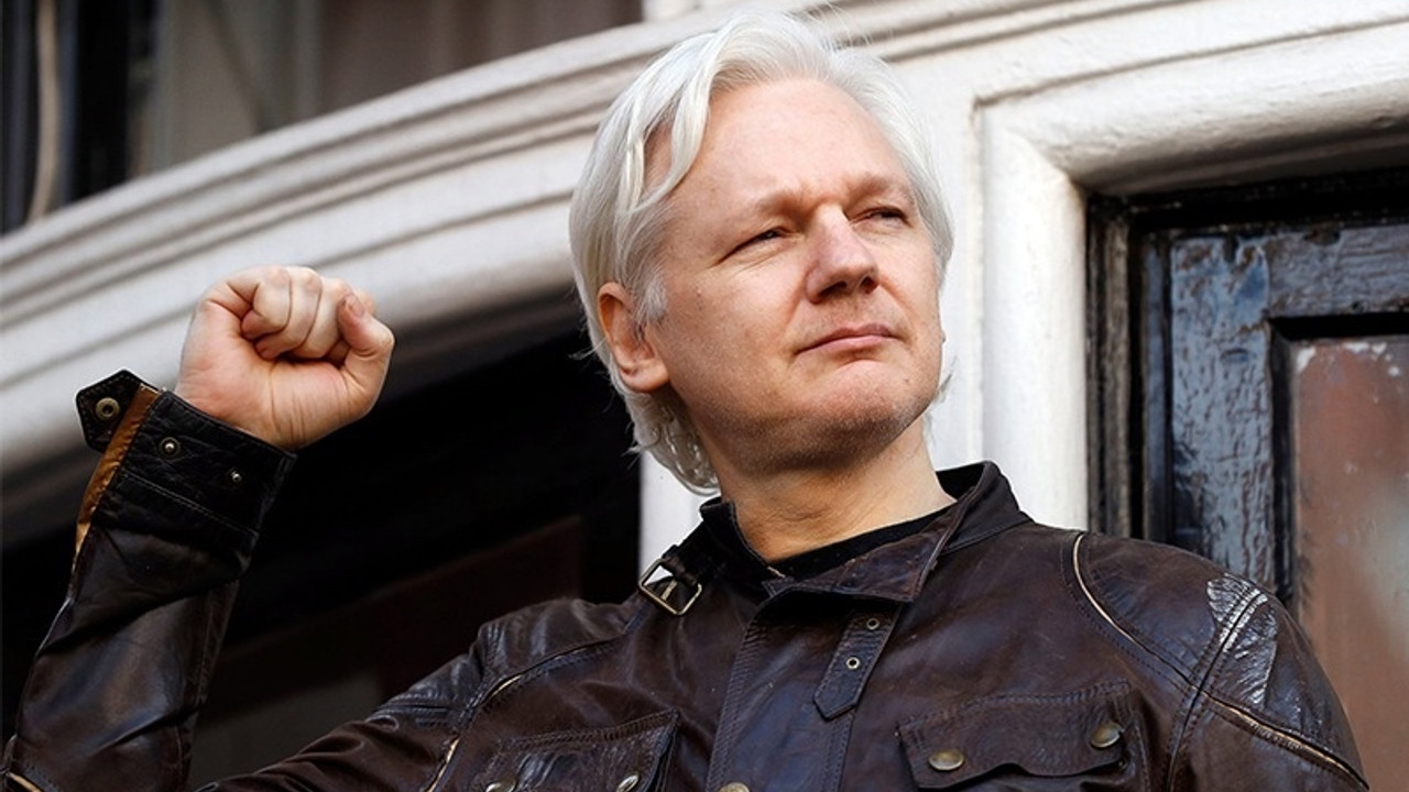 Almanya'da bir grup milletvekilinden Assange'ın karar davası öncesinde İngiltere hükümetine çağrı