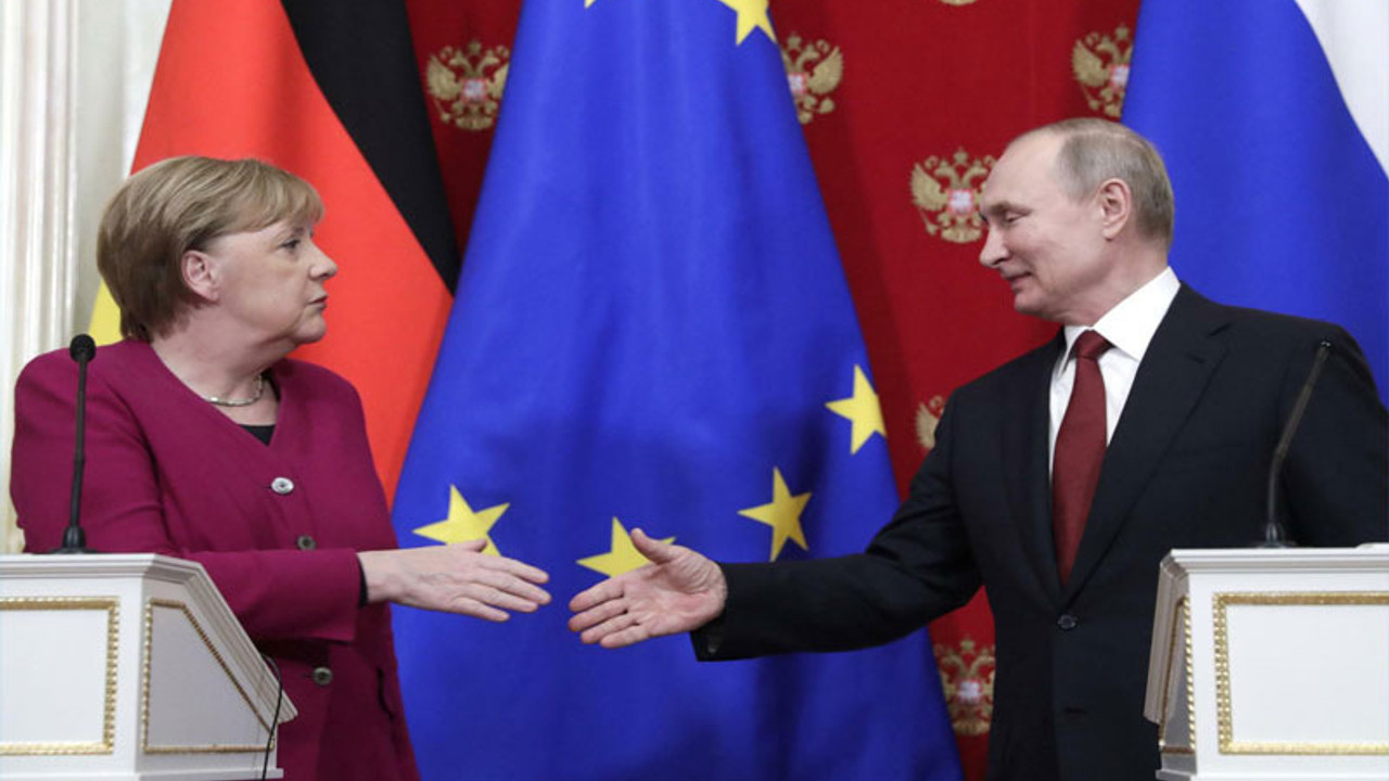 Merkel ve Putin ortak aşı üretimini görüştü