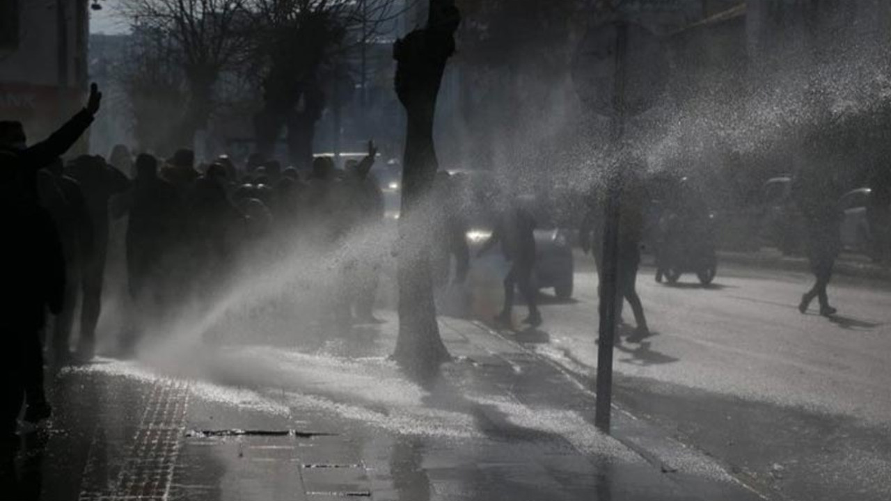 Van'da DBP'nin 'ulusal birlik' açıklamasına polis saldırısı