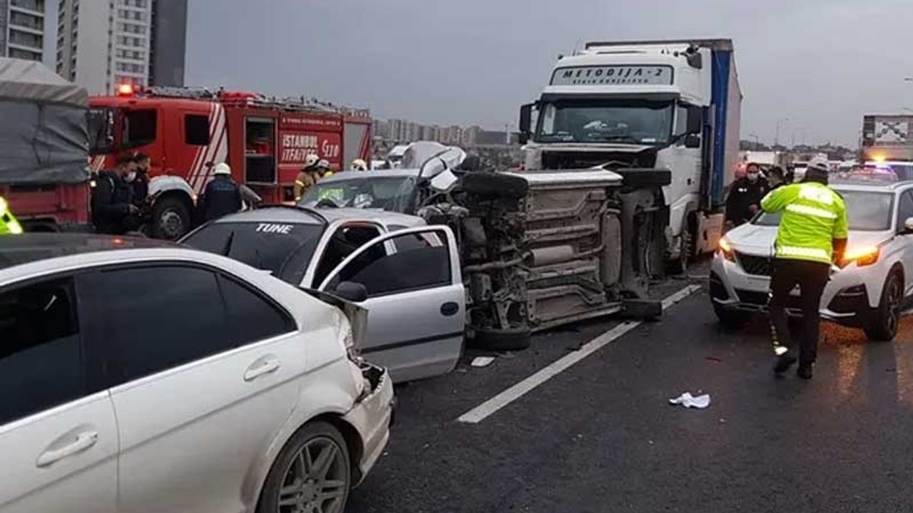 TEM'de 12 araçlı zincirleme kaza: 5 yaralı