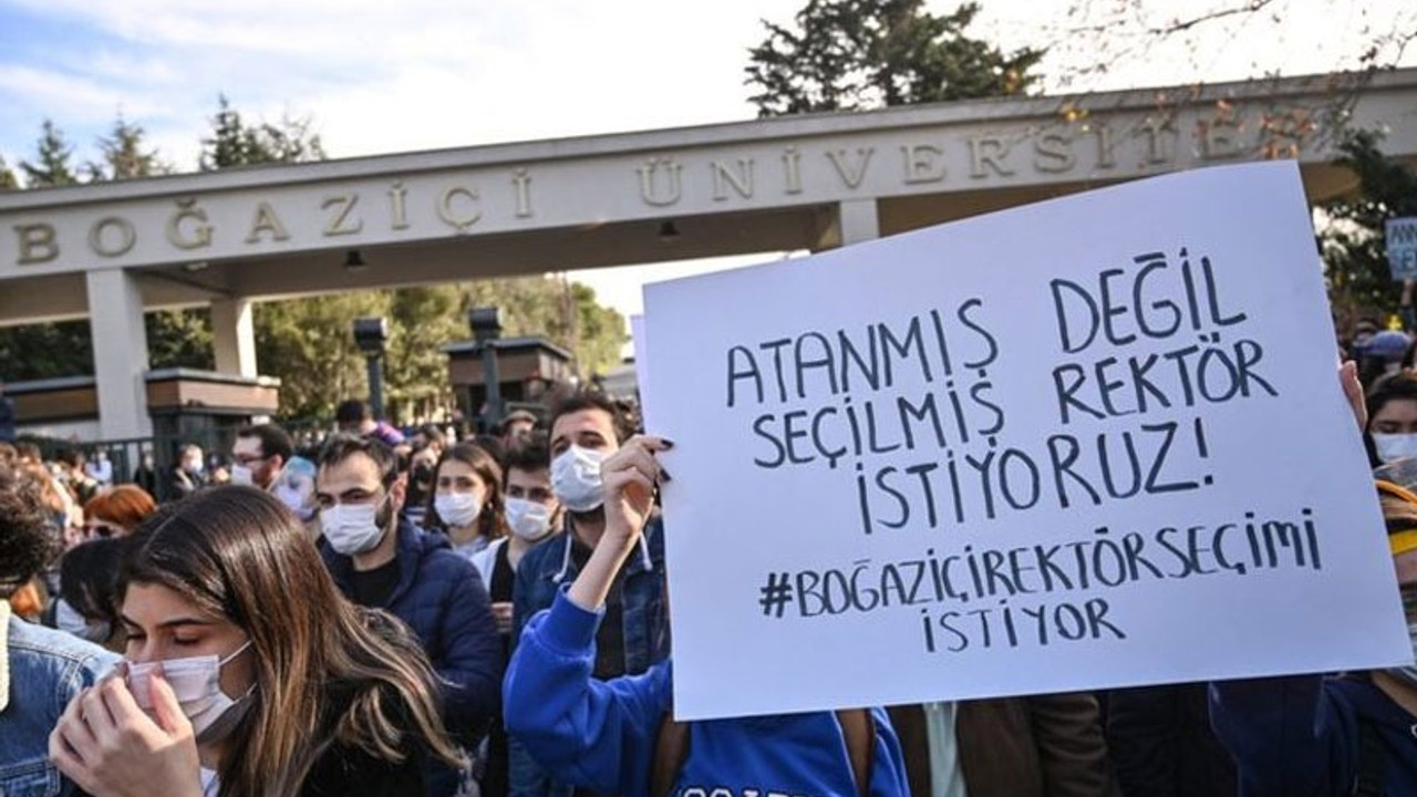 Melih Bulu protestoları nedeniyle ifade vermeye giden 3 öğrenci gözaltına alındı