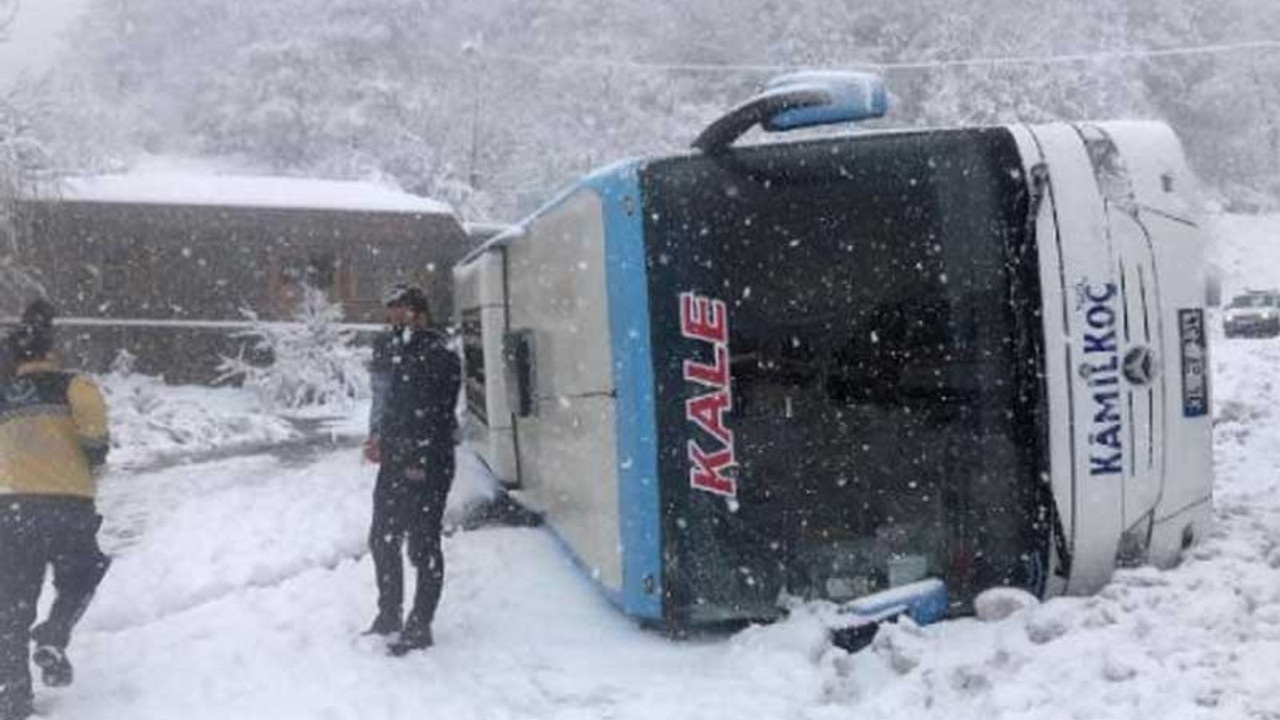 Zonguldak-İstanbul karayolunda yolcu otobüsü devrildi: Yaralılar var