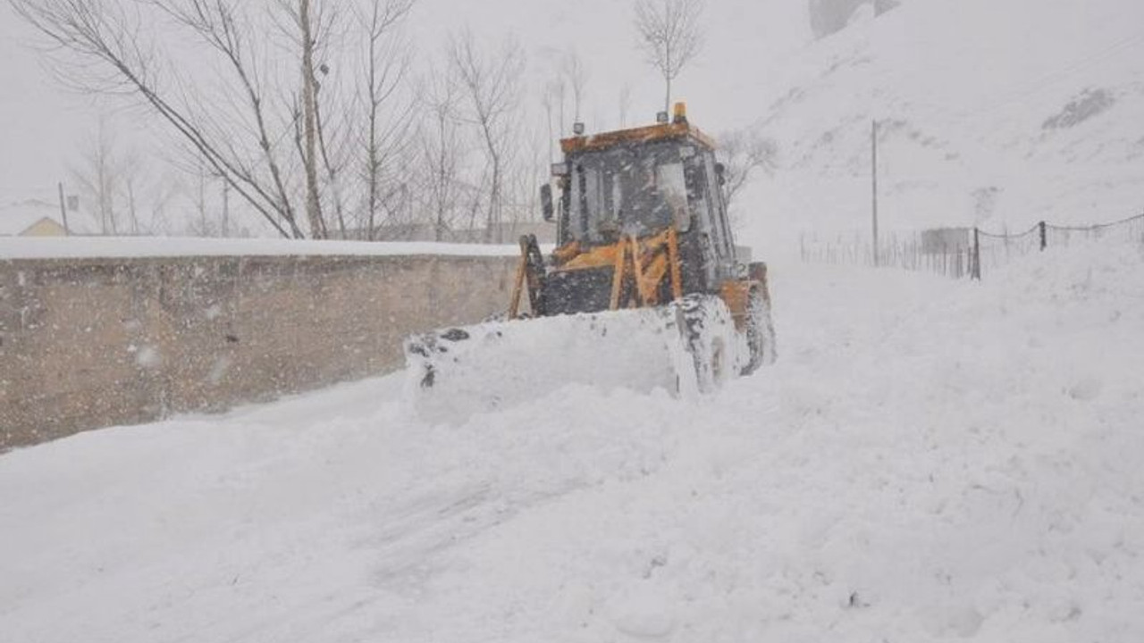 Hakkari'de 289 yerleşim yeri ulaşıma kapandı