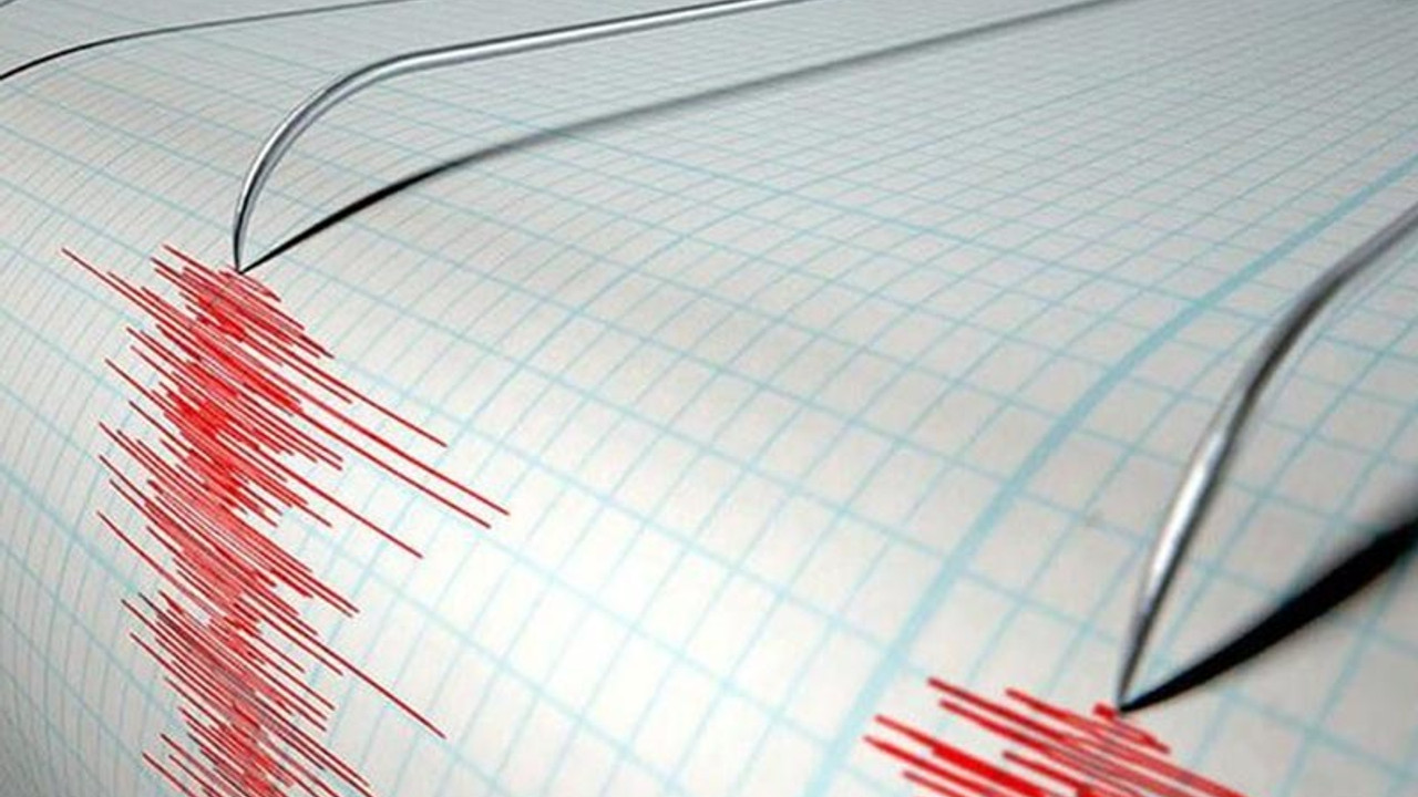 İzmir'de 4 büyüklüğünde deprem meydana geldi