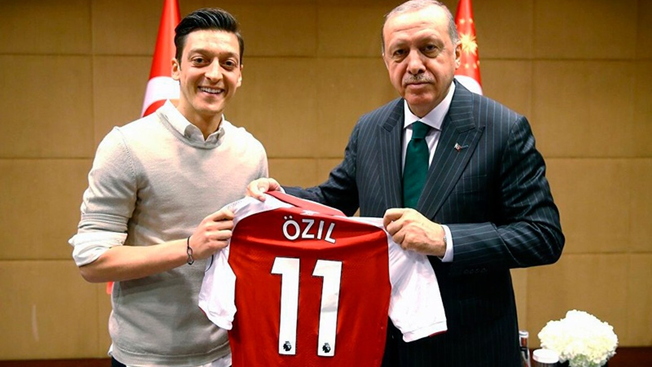 Çavuşoğlu'ndan Maas'a: Özil'in Erdoğan'la görüşmesine umarım karşı çıkmazsınız