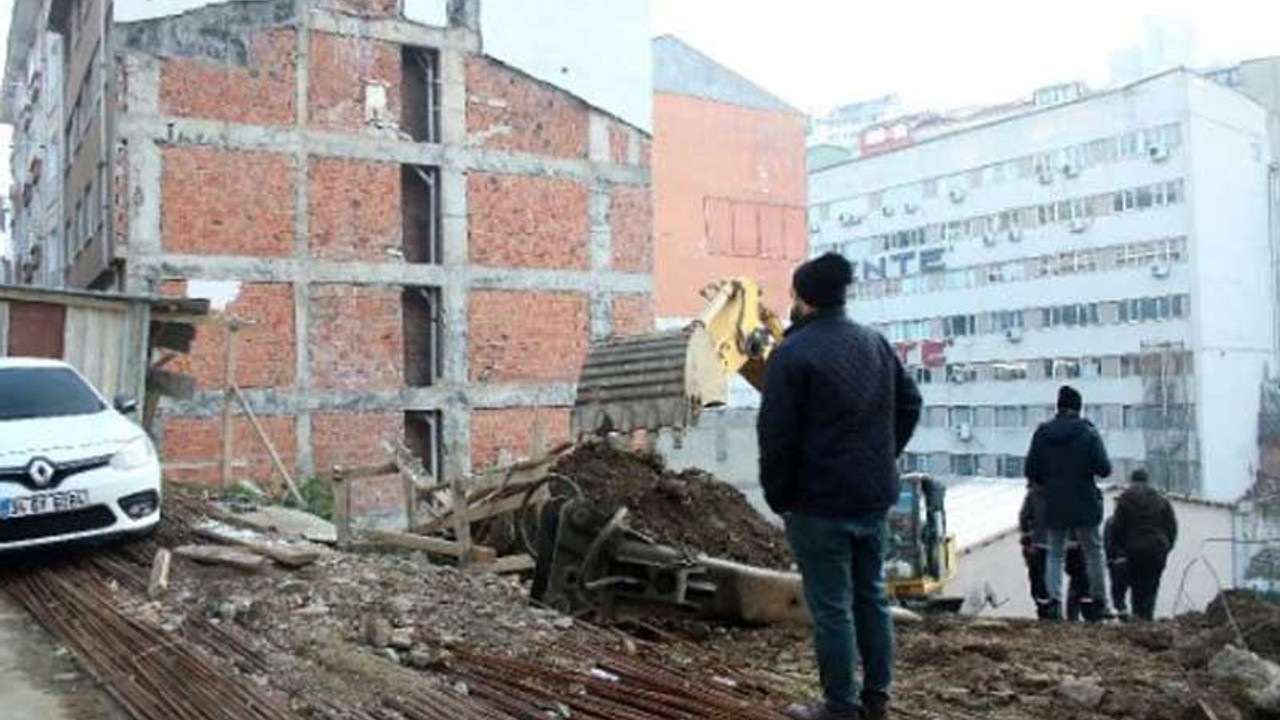 Şişli'de istinat duvarı çöktü, doğalgaz borusu patladı