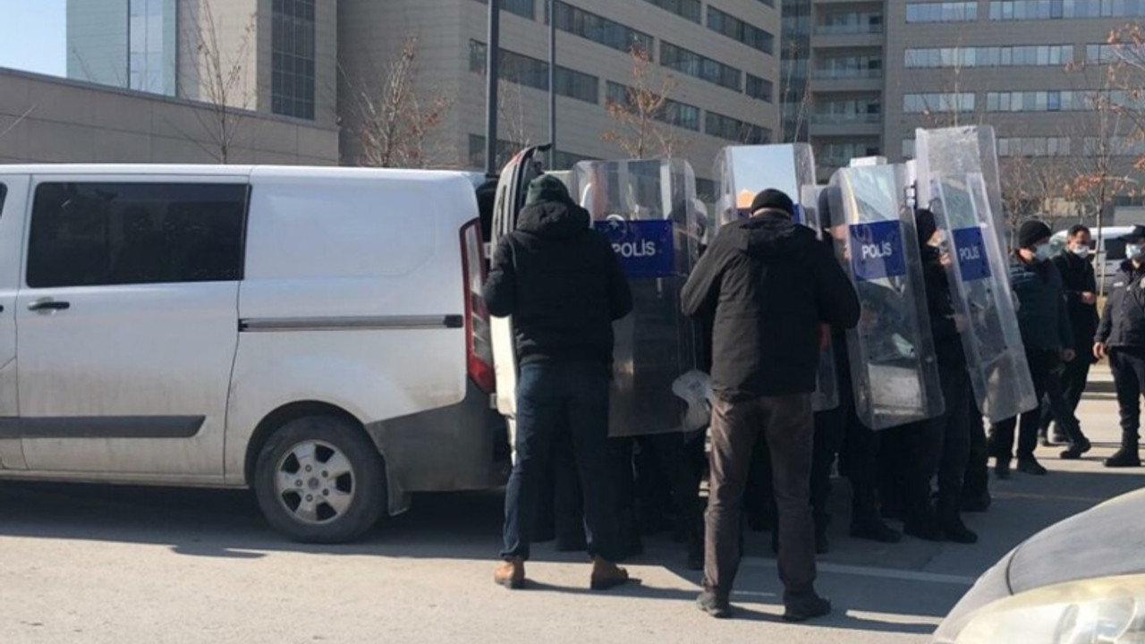 Ankara'da özlük haklarını isteyen sağlık emekçileri gözaltına alındı