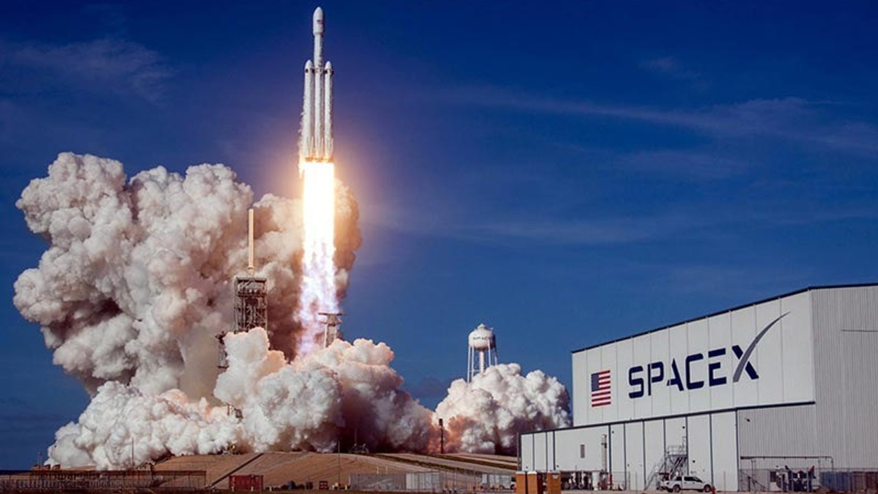 SpaceX uzaya tek seferde 143 uydu fırlattığını duyurdu