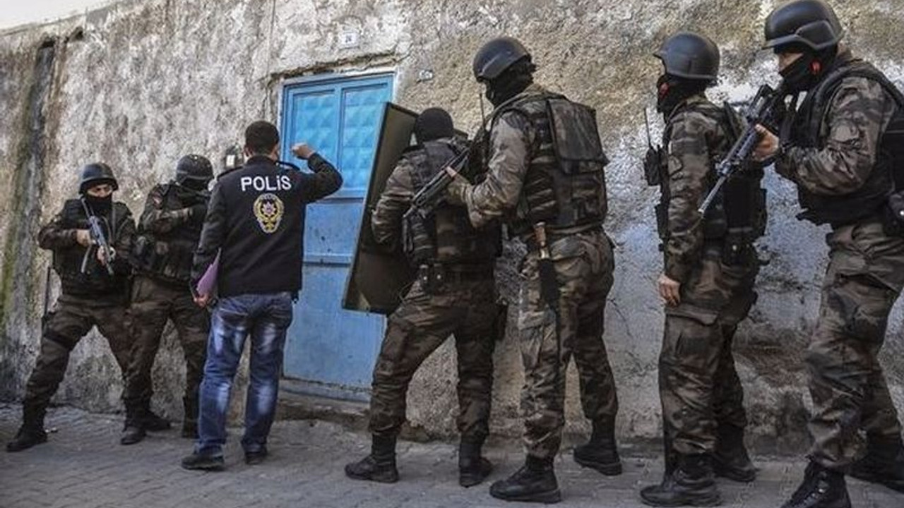 Özel harekat polisleri evleri bastı: Çok sayıda gözaltı