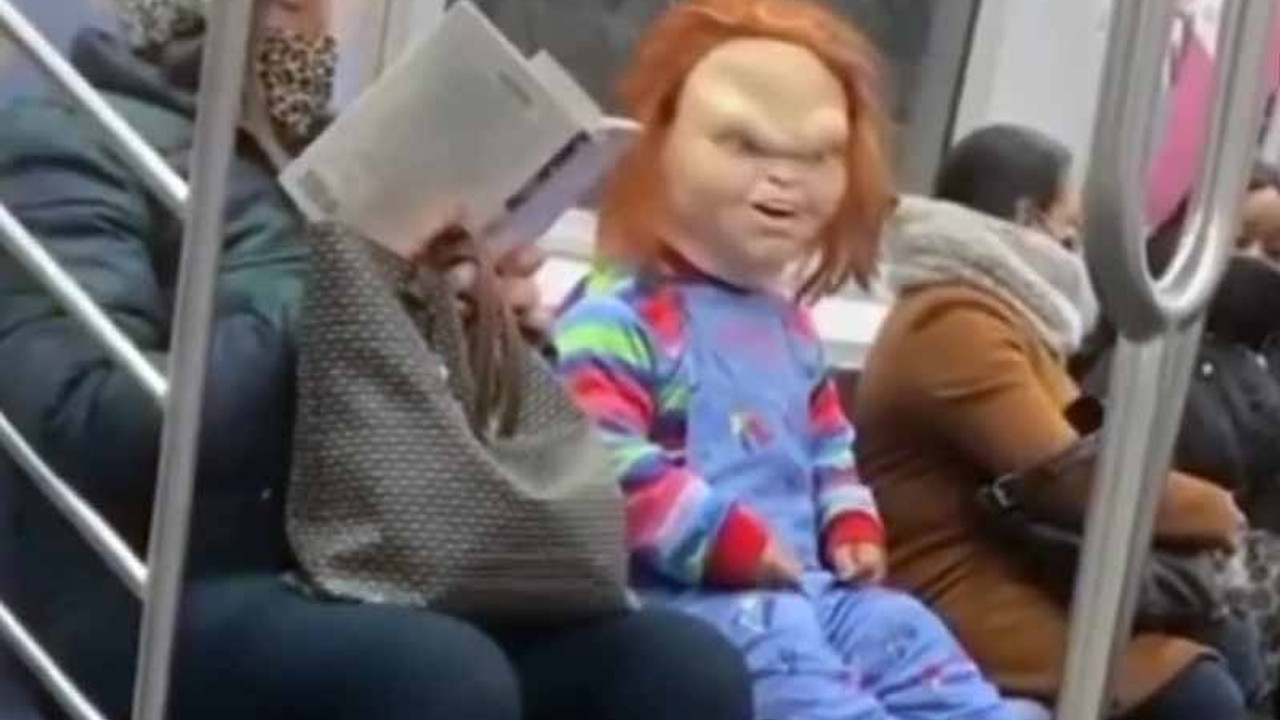 ABD’de metroda Chucky kostümlü 'sosyal deney' viral oldu