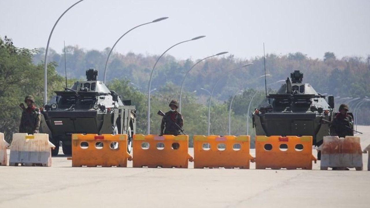 Myanmar'daki askeri darbenin ardından bakanlar ve yardımcıları görevden alındı