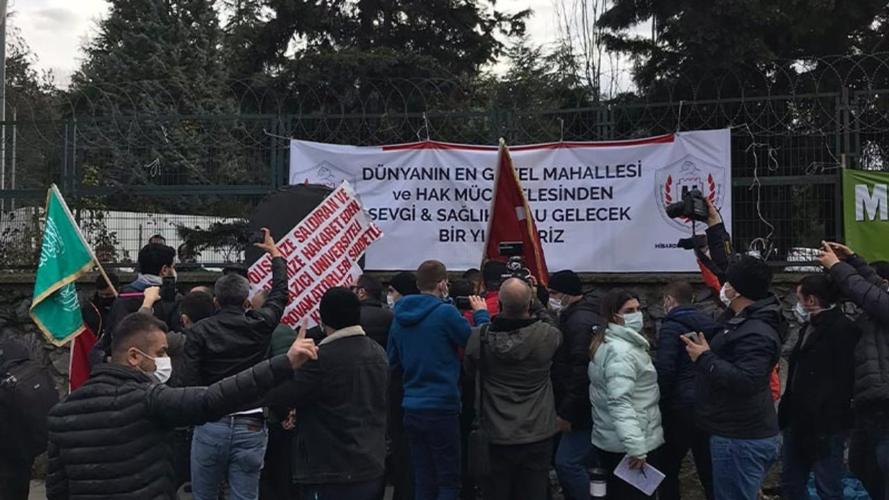 Boğaziçi Üniversitesi'ne çevre illerden gelen bir grup, Boğaziçili öğrencileri protesto etti