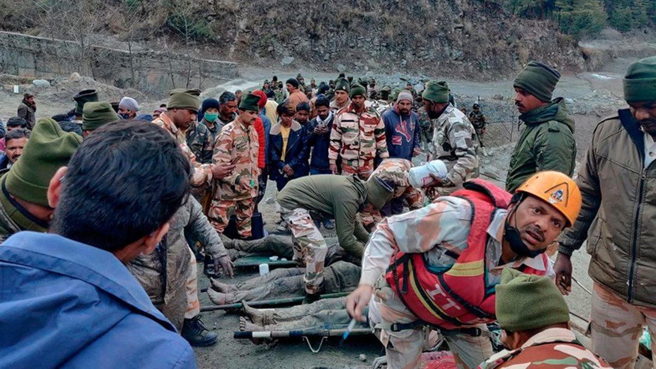 Hindistan'da buzul parçası barajı yıktı: En az 14 ölü, onlarca kişi kayıp