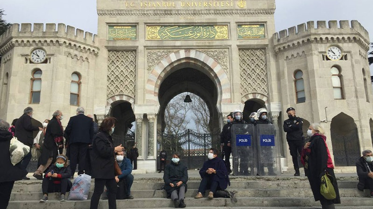 Akademisyenlerin Boğaziçi direnişine destek açıklamasına polis engeli